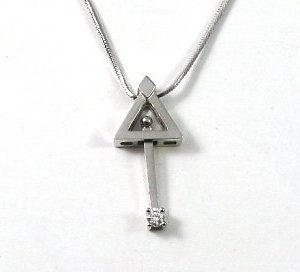 Triangle pendulum pendant with diamond solitaire setting