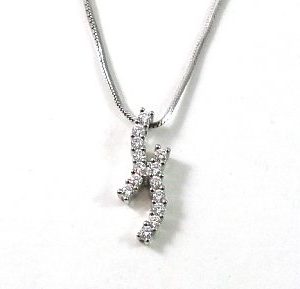 H shaped diamonds setting pendant