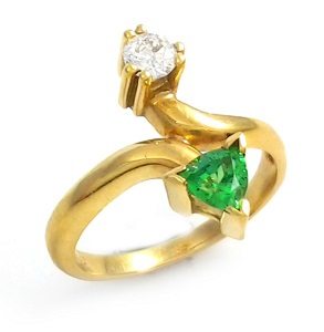 Green Garnet & diamond ring model Noa