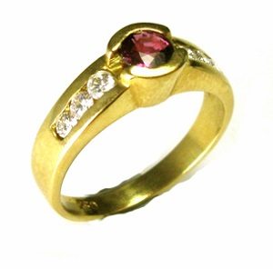 Ruby & diamonds ring